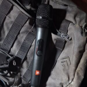 JBL Black Wireless Audio Microphone